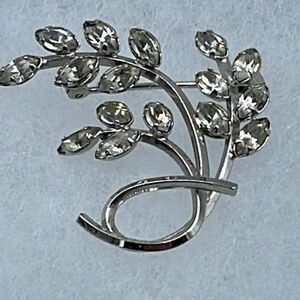 Vintage Art sterling silver rhinestone brooch.